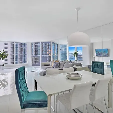 Life Is Gucci! Gorgeous Water Views Miami Condo!